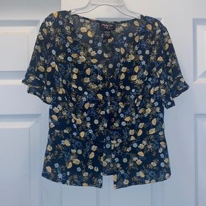 FLORAL BUTTON DOWN TOP